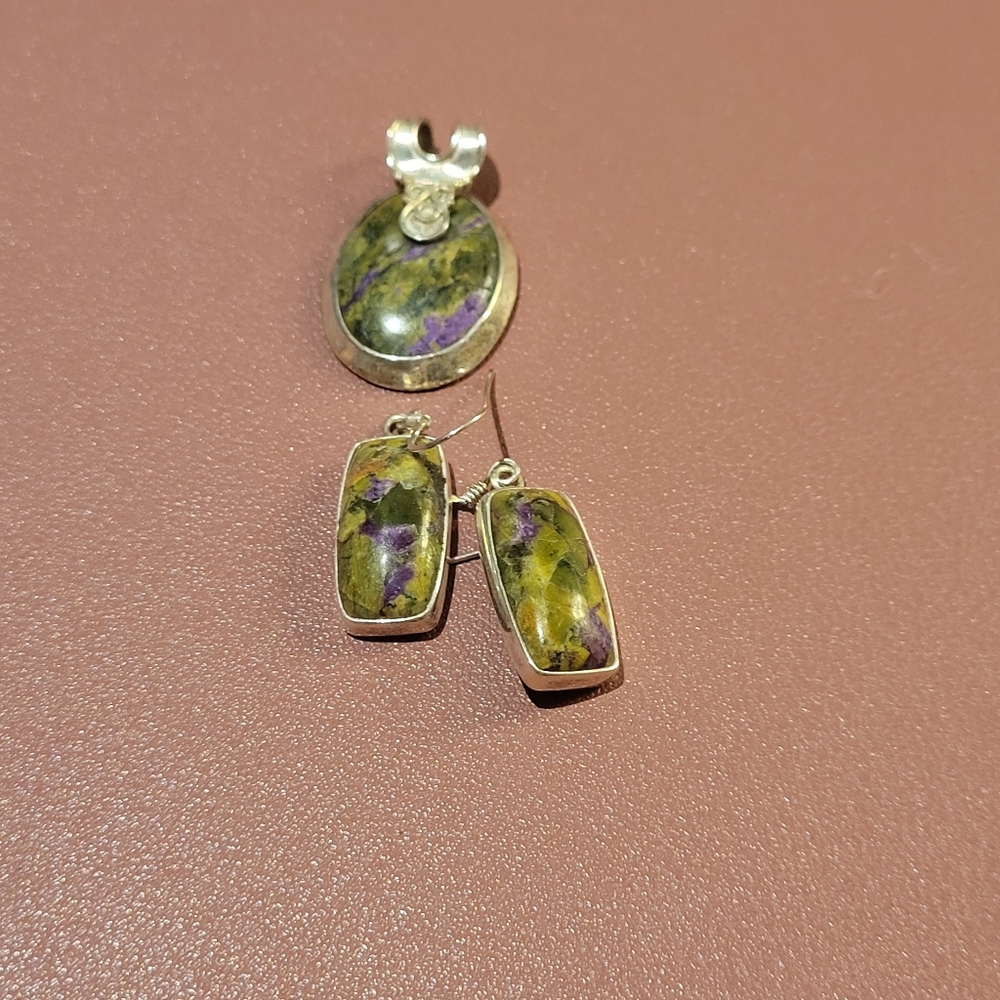Lia Sophia pendant and earrings